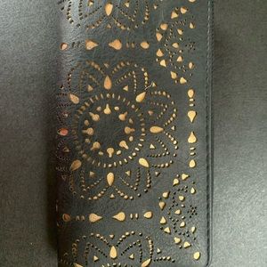 Black and gold full wallet